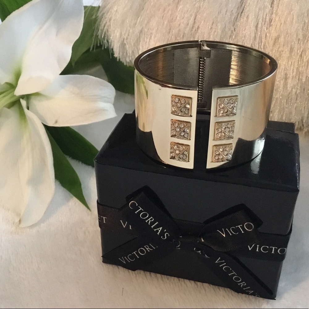 🖤 VICTORIA’S SECRET GOLD BANGLE 🖤